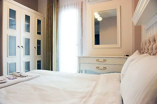 Menendi Hotel Foça